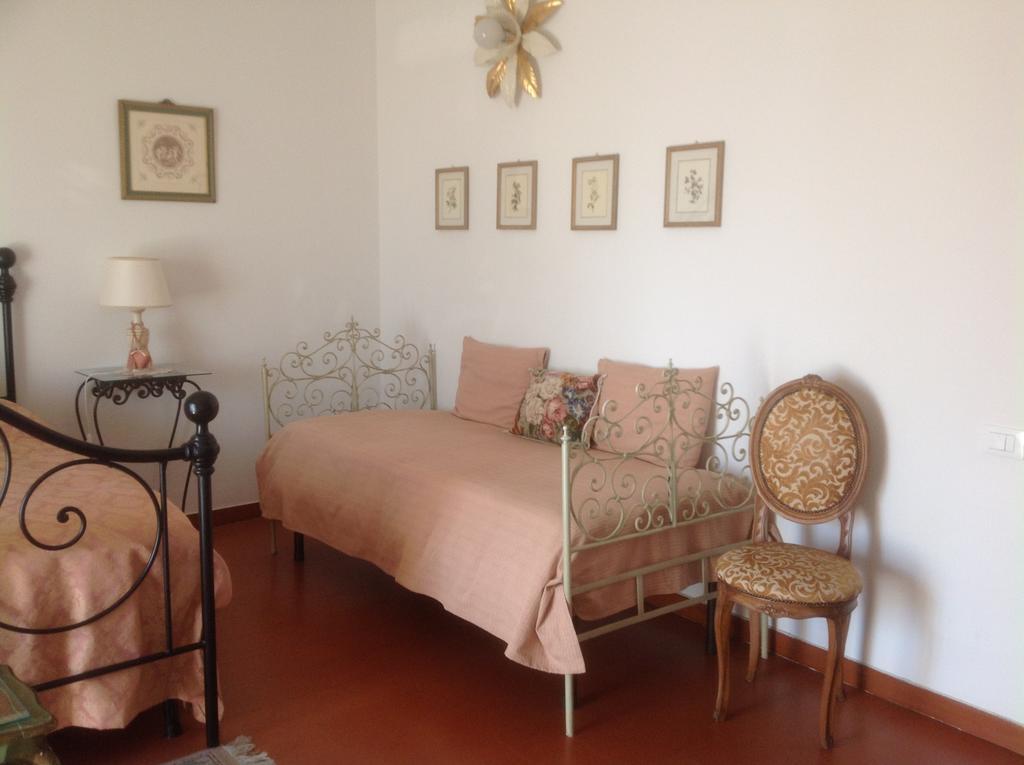 Cisanello House Hotel Pisa Room photo