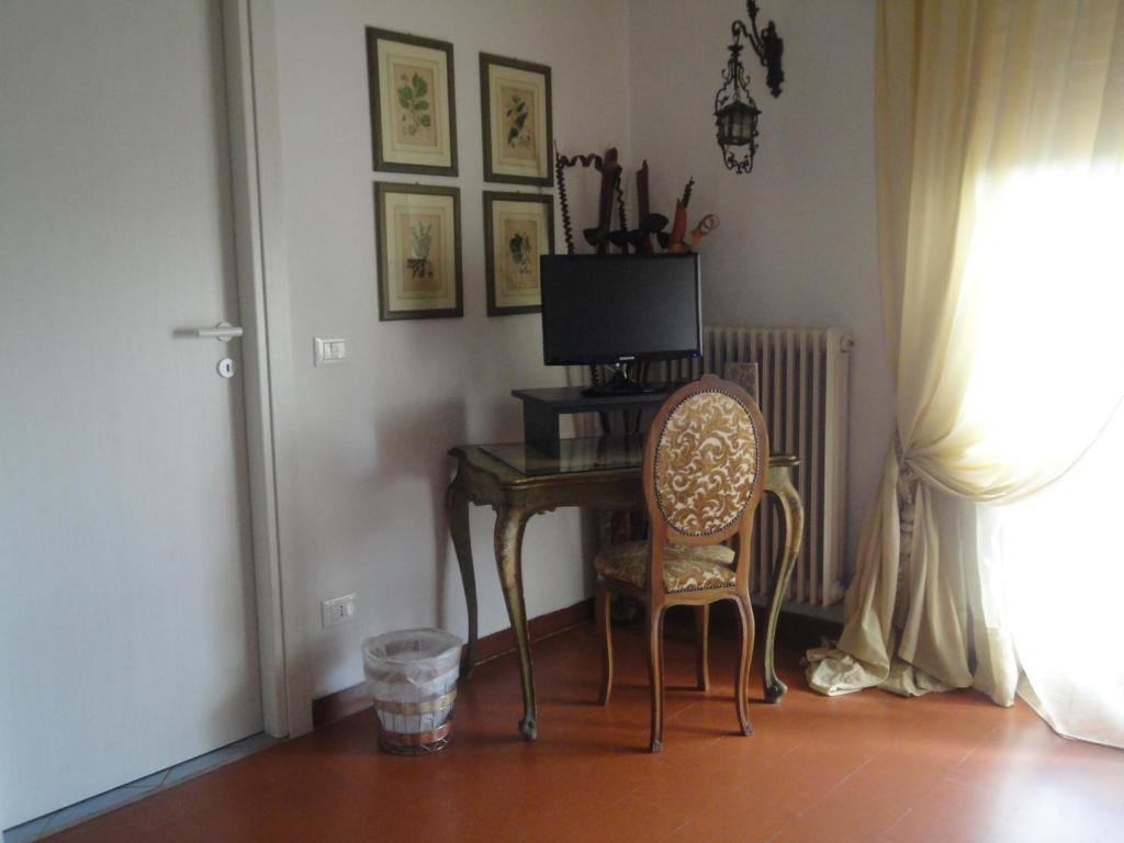 Cisanello House Hotel Pisa Room photo